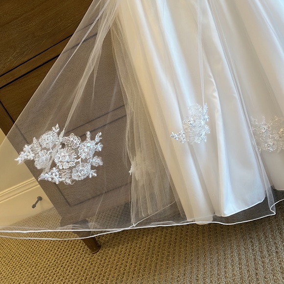 Lauren Marie First Communion Dress, Size 5 - Picture 9 of 16